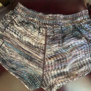 Lululemon sz 6 Hotty Hot Low rise 2.5
